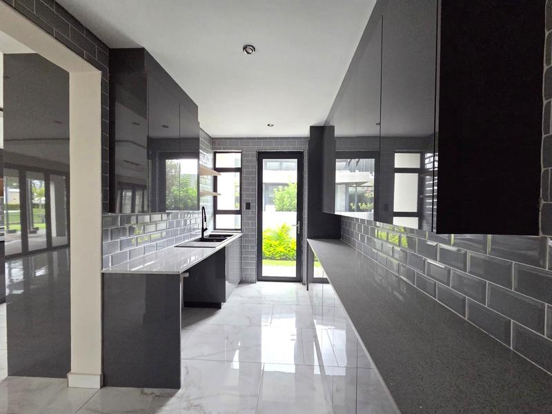 5 Bedroom Property for Sale in The Islands Estates North West